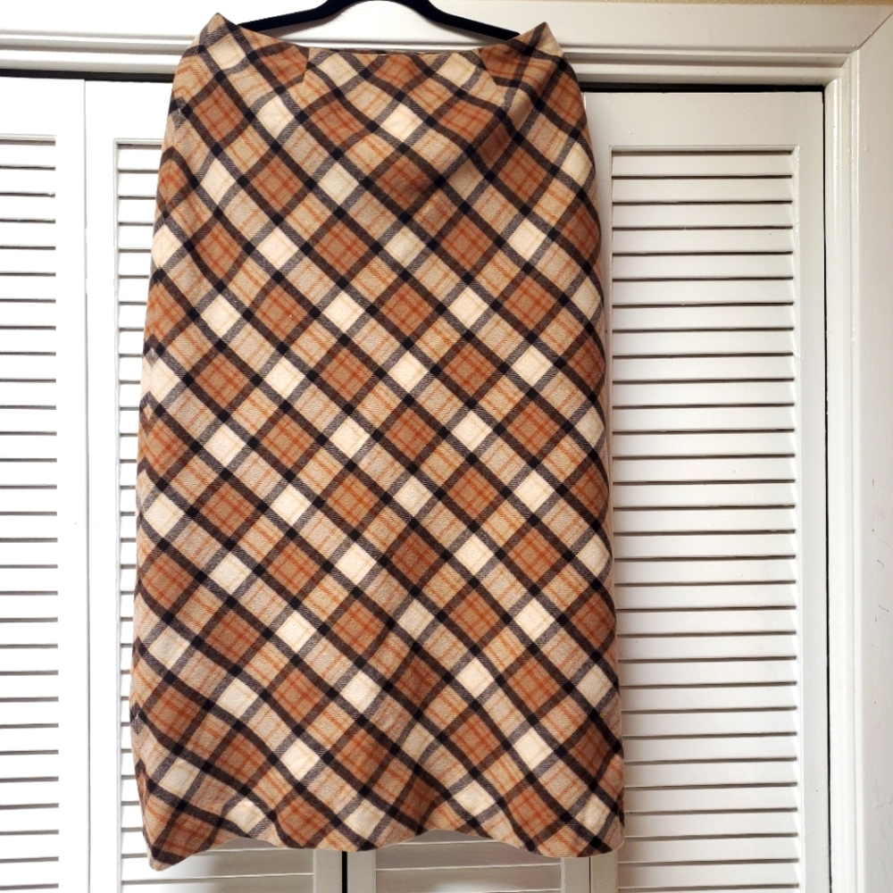 David n stylish skirt. Size 12